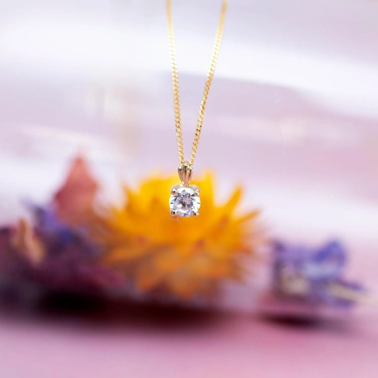 9ct Gold Solitaire Pendant Necklace - Classic 4 Claw Design - 7mm - 16" to 20" Chain Option - Gift Box Included