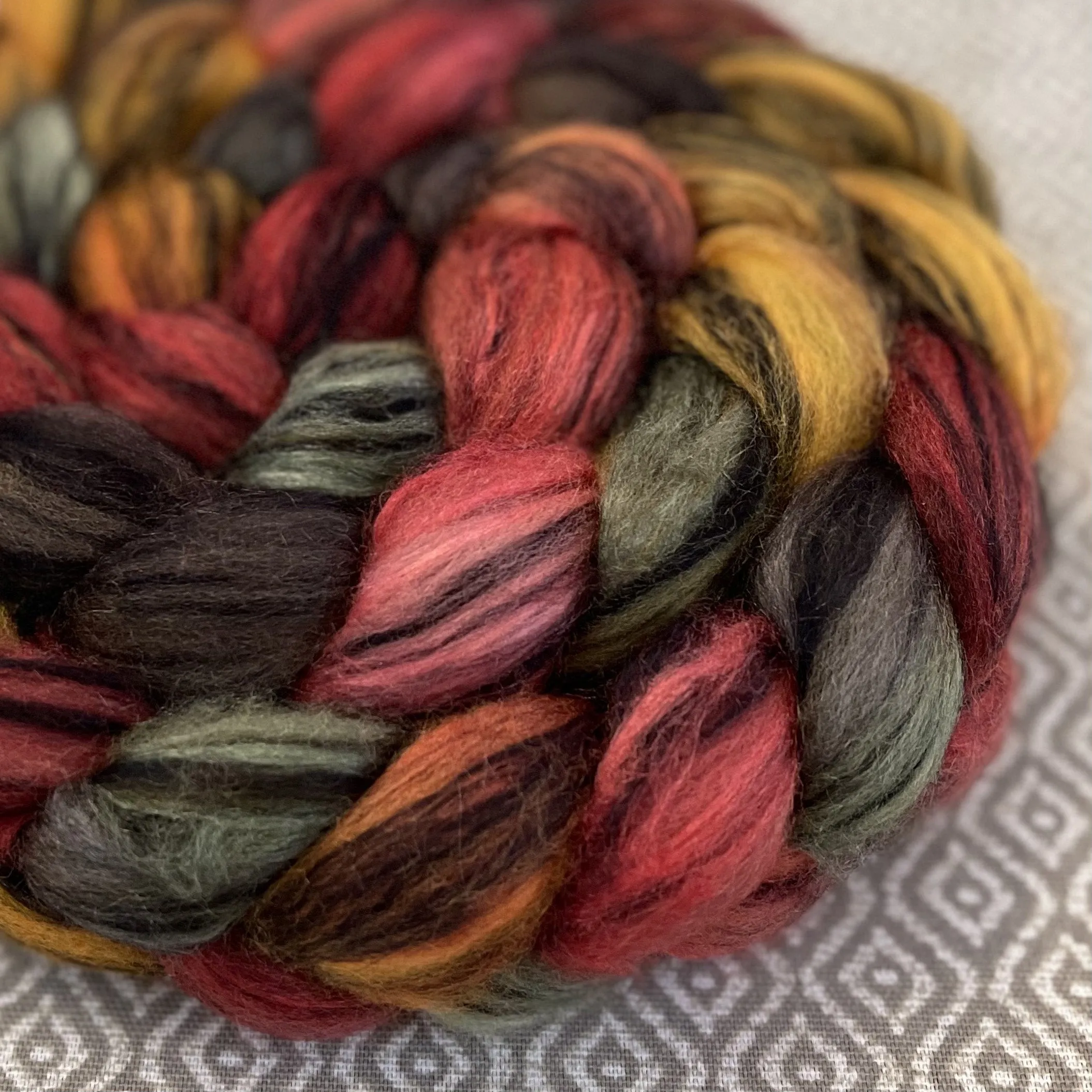 Polwarth Black Bamboo Silk Roving - Sunflower