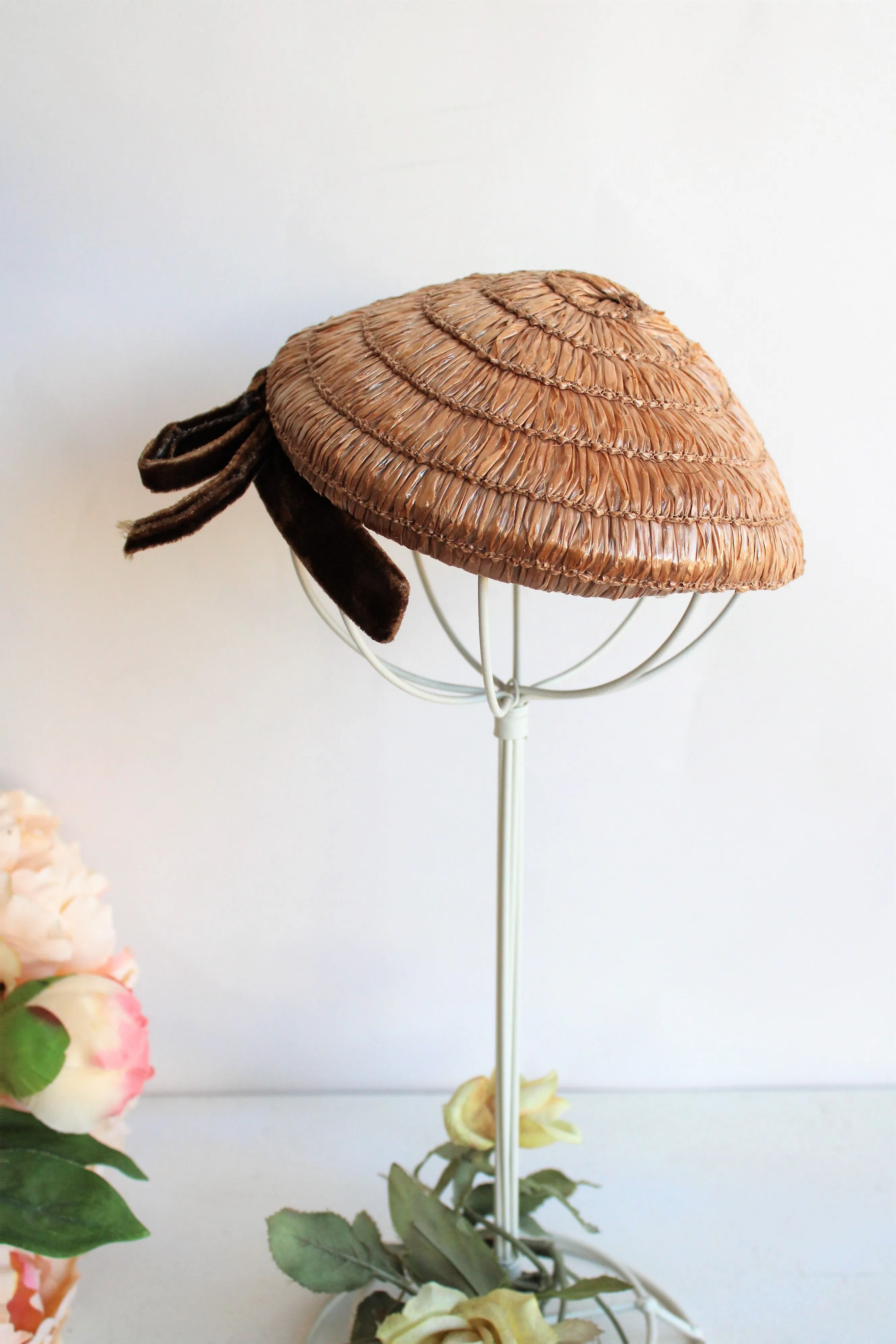 Vintage 1950s Raffia Straw Coolie Style Hat with Brown Velvet Trim