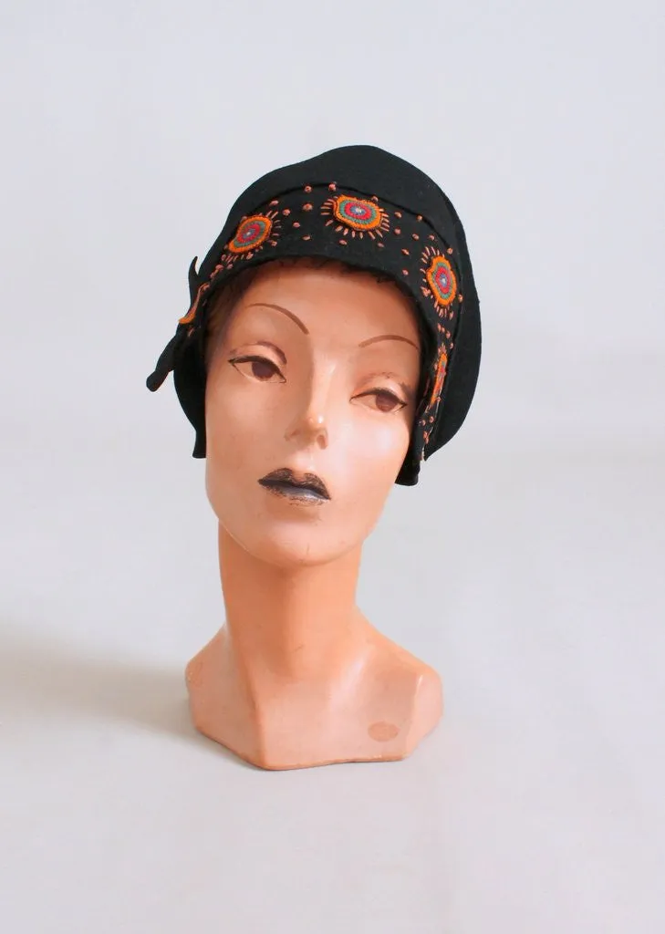 Vintage Late 1920s Embroidered Circles Cloche Hat